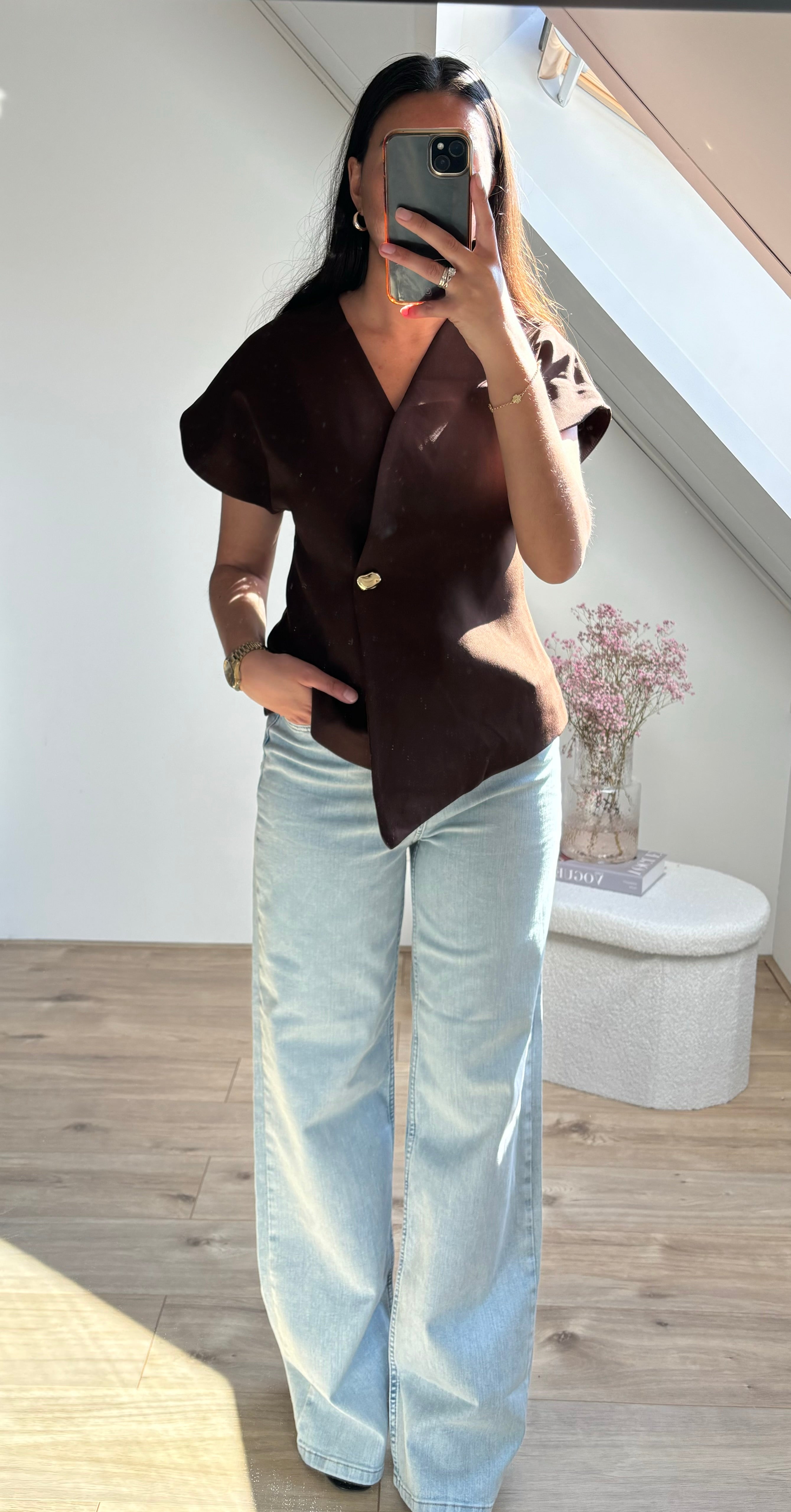 Lara brown top